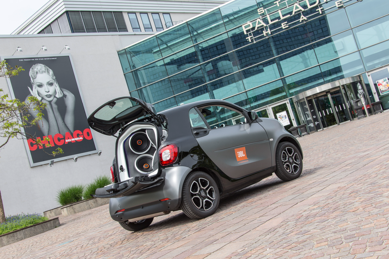 Illustration for article titled Smart and JBL Cram a Concert Hall Into a Fortwo